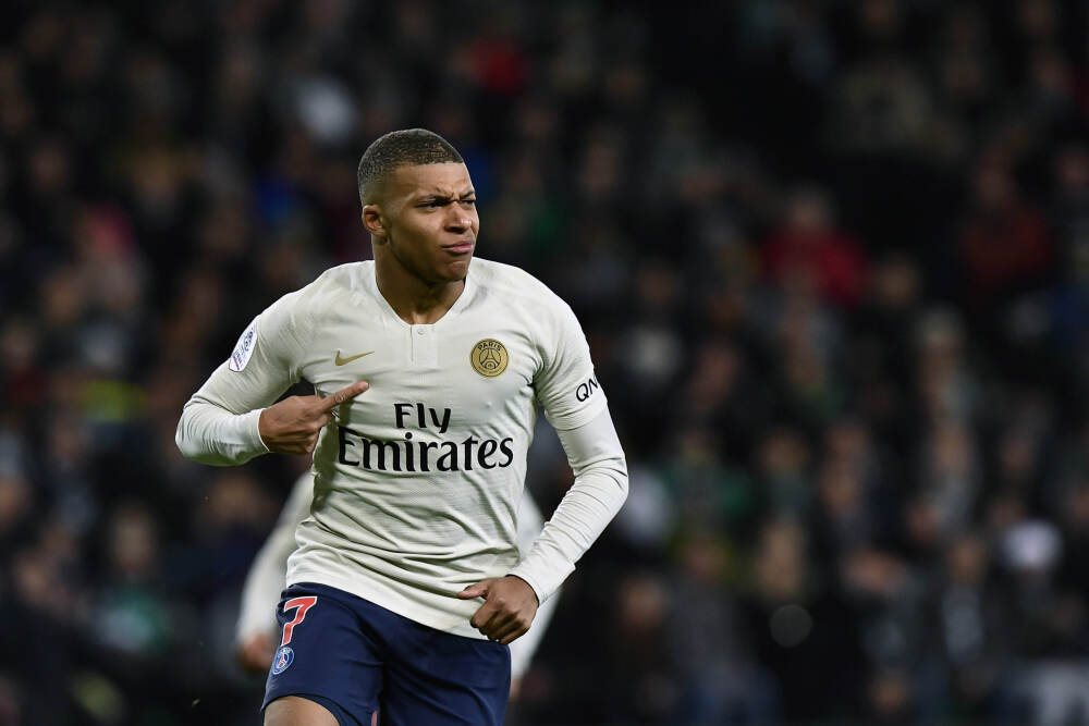 喜讯！他将成首位通过邵佳一考察的国脚，国足热身赛连续三场破门